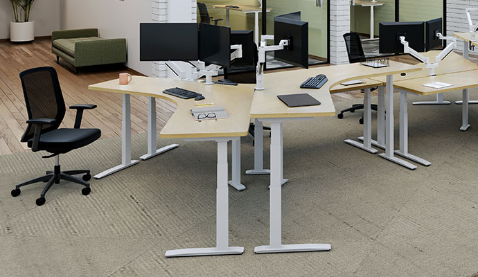 S-Collection workstations with 7000 Dual monitor arms